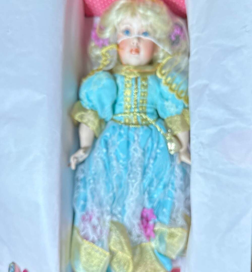 Paradise Galleries‎ Ariel Sweet Dreams Fairy 14" Porcelain Doll